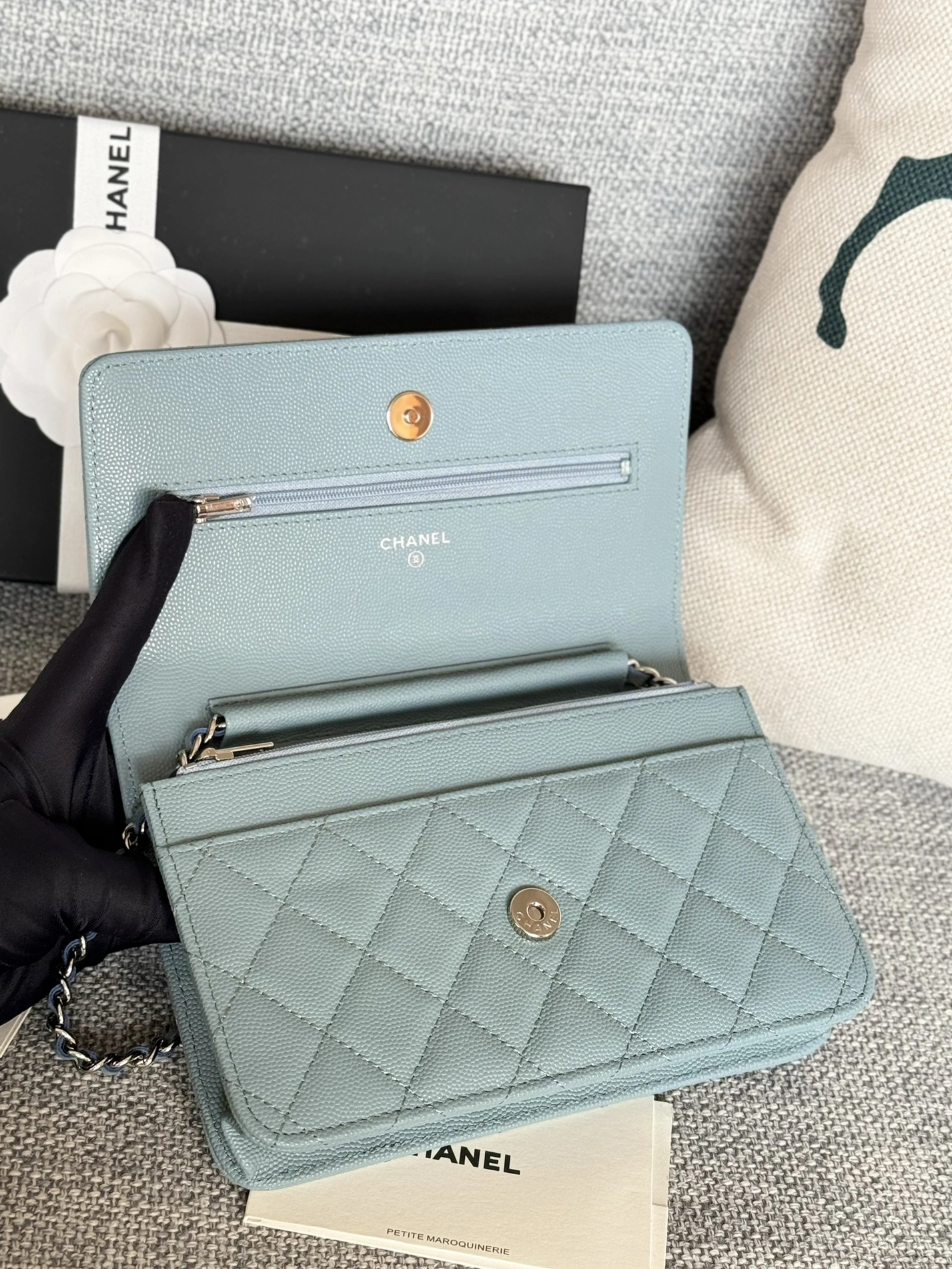 Chanel AAA Quality Messenger Bags In Silver For Women Versatile 9358