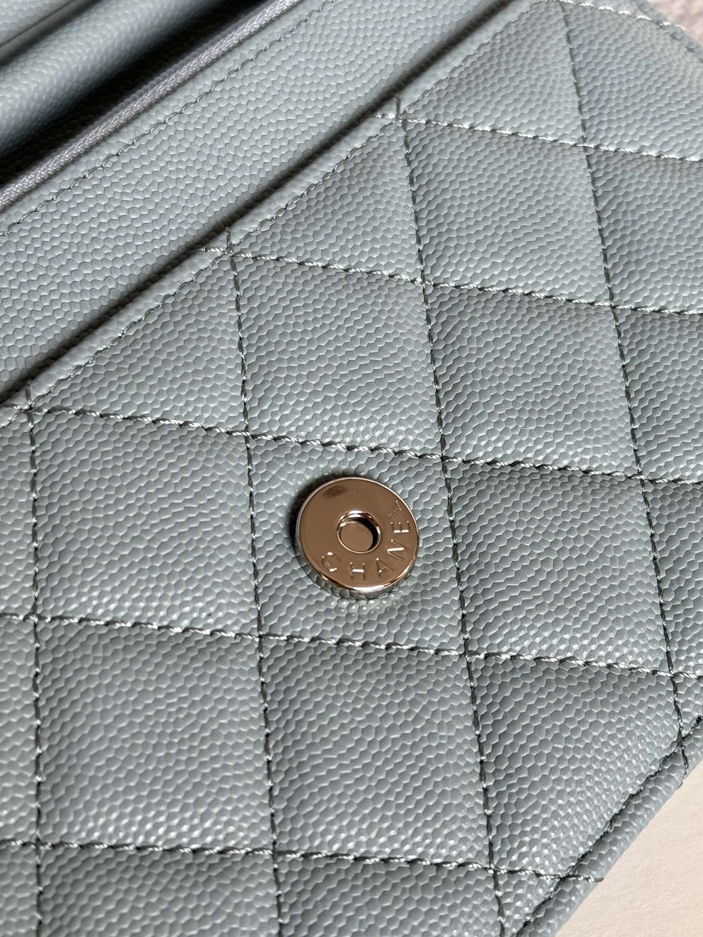 Chanel AAA Quality Messenger Bags In Silver For Women Versatile 9358