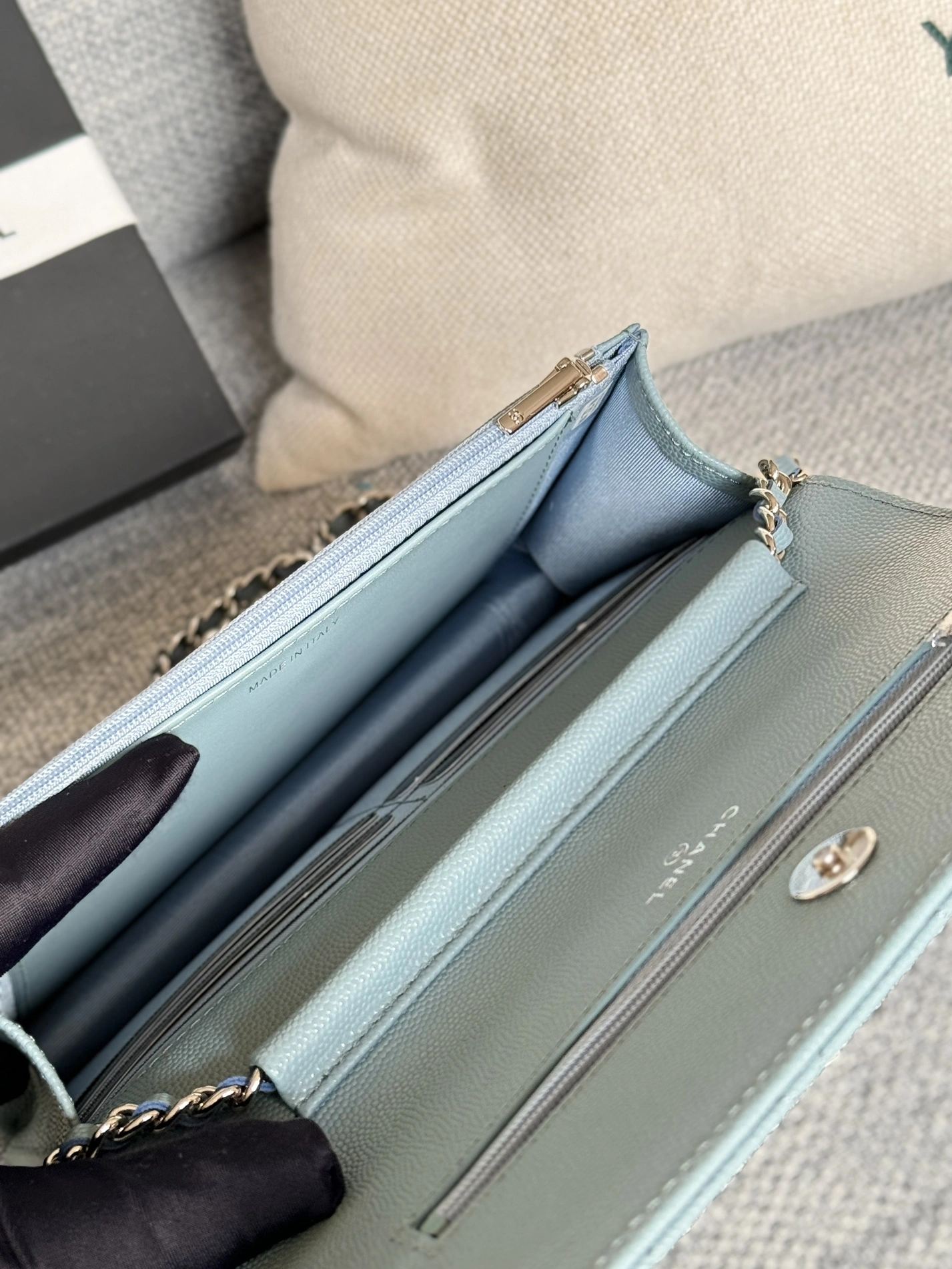Chanel AAA Quality Messenger Bags In Silver For Women Versatile 9358