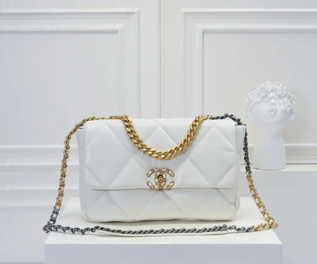 Chanel AAA Quality Messenger Bags Reliable 9771