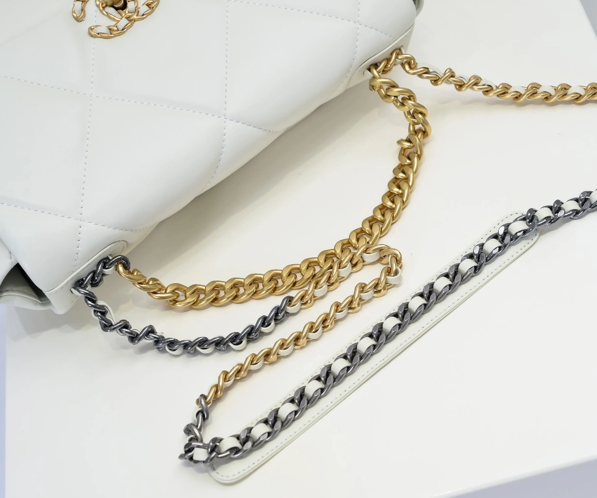 Chanel AAA Quality Messenger Bags Reliable 9771