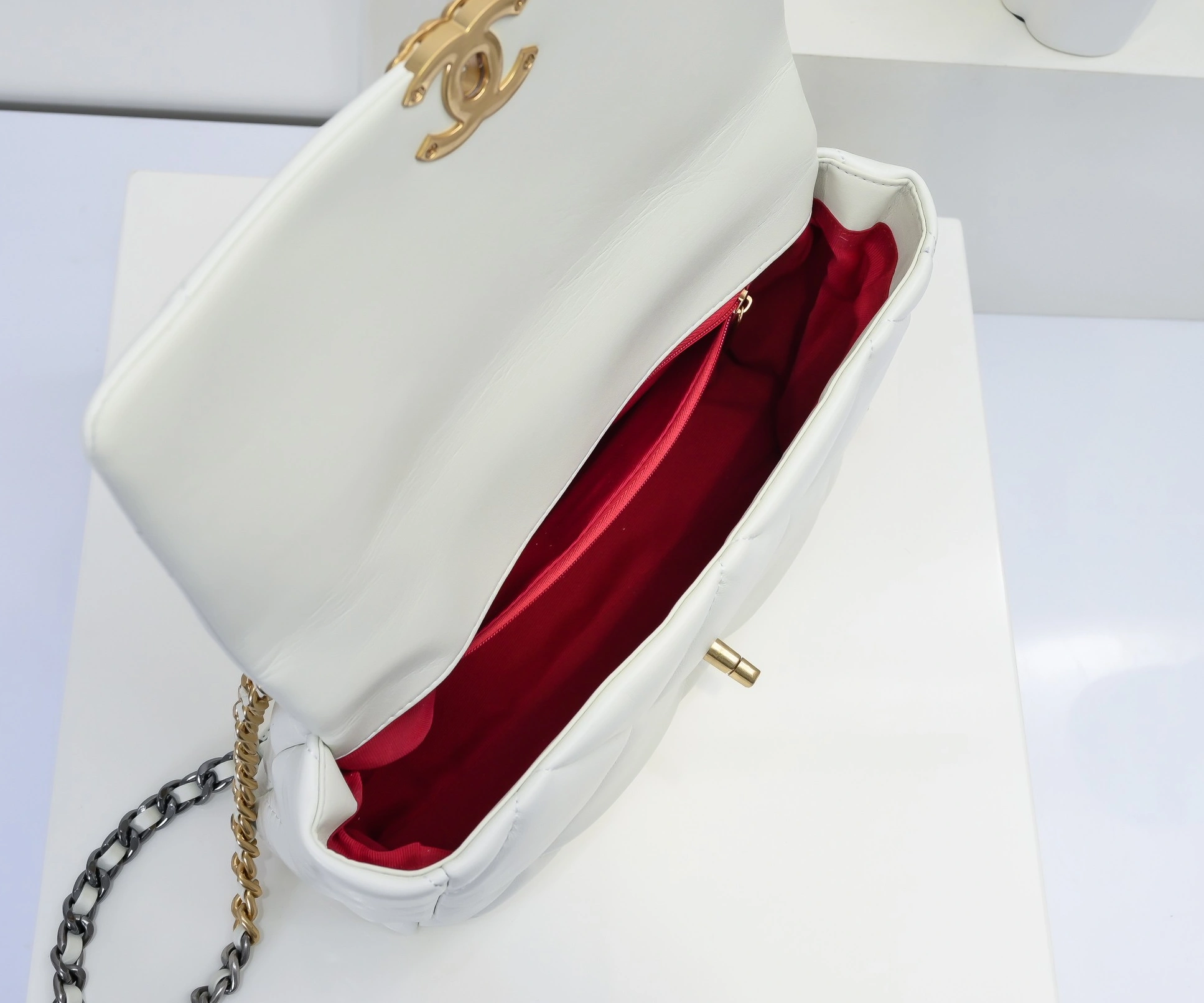 Chanel AAA Quality Messenger Bags Reliable 9771