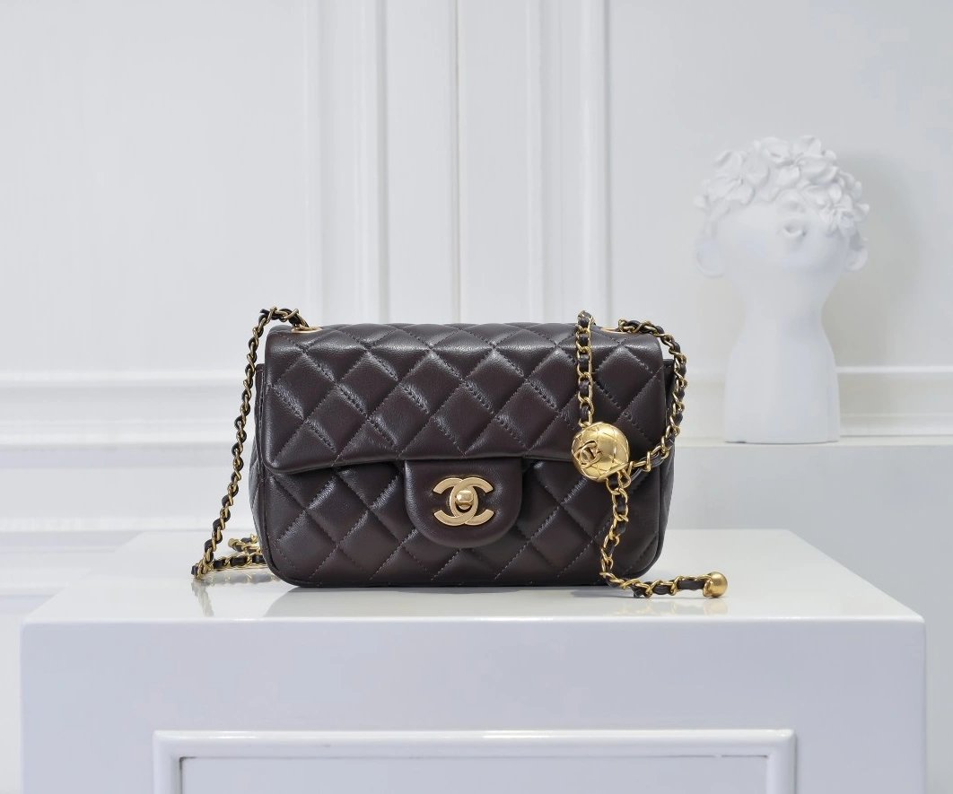 Chanel AAA Quality Messenger Bags Trendsetting 4715