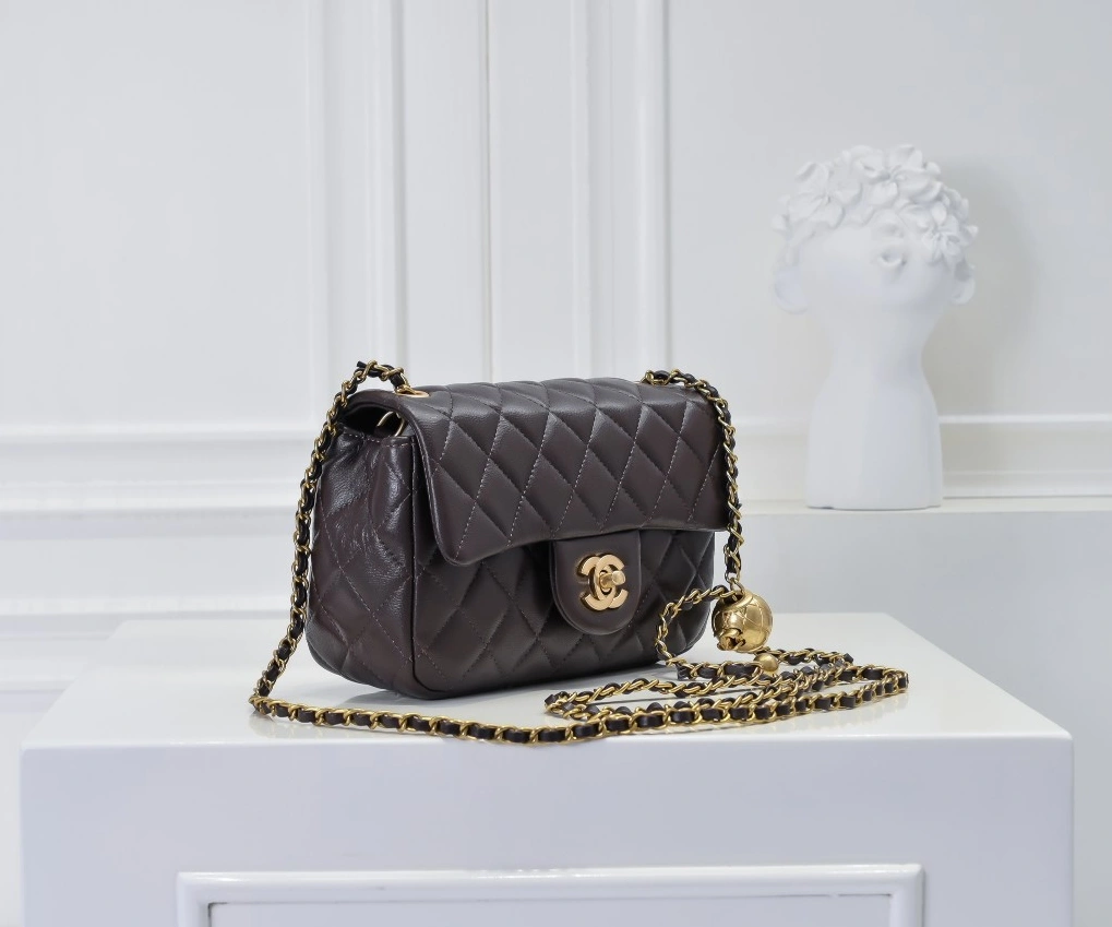 Chanel AAA Quality Messenger Bags Trendsetting 4715