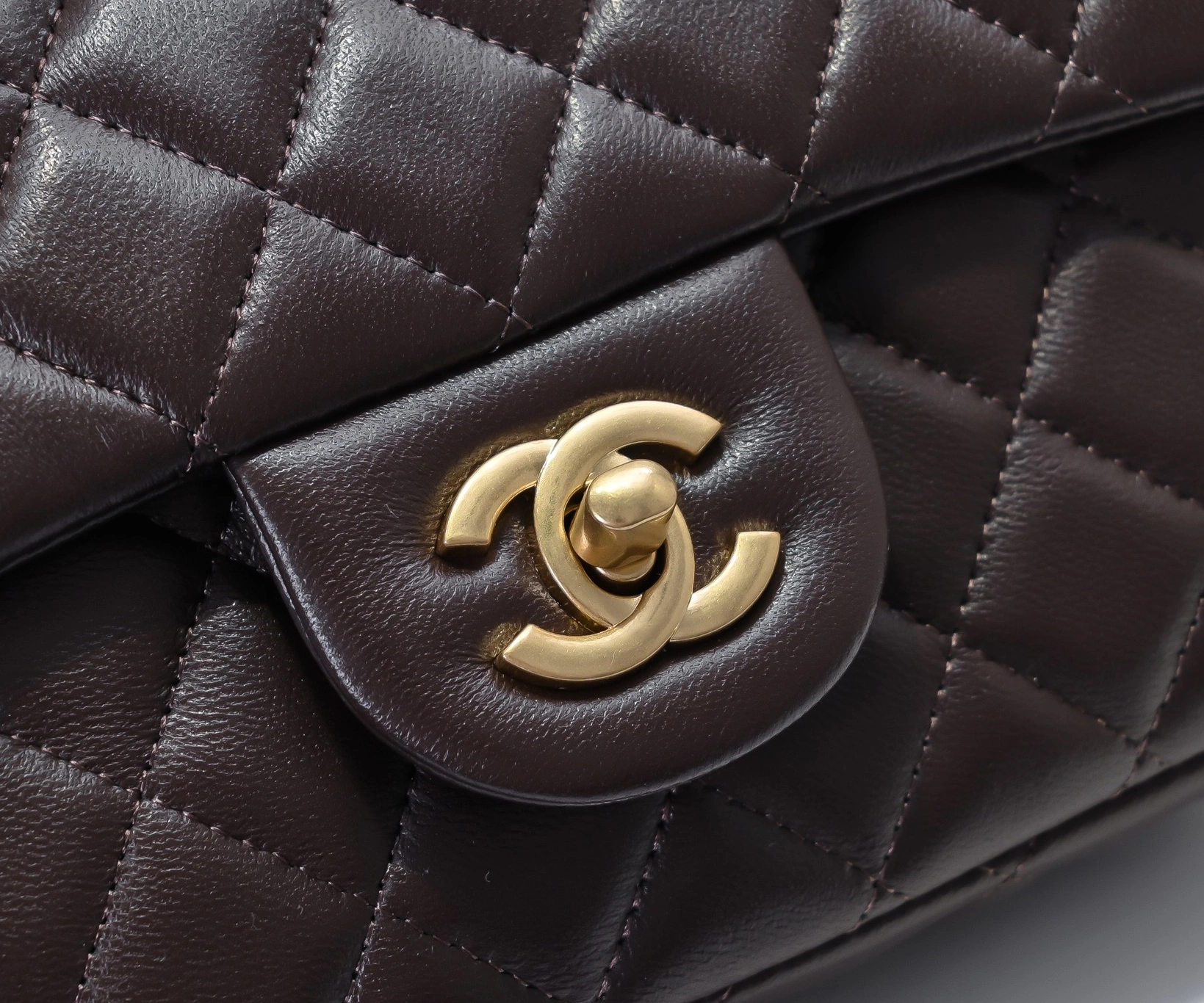 Chanel AAA Quality Messenger Bags Trendsetting 4715