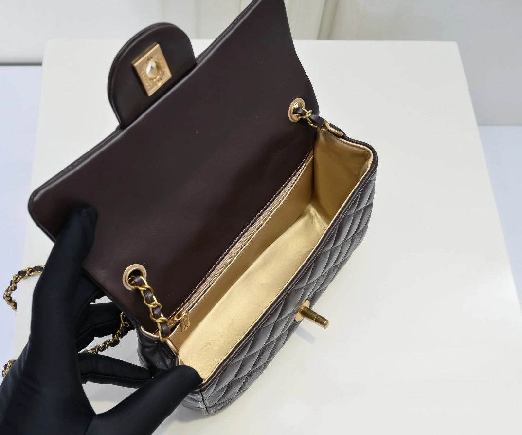 Chanel AAA Quality Messenger Bags Trendsetting 4715
