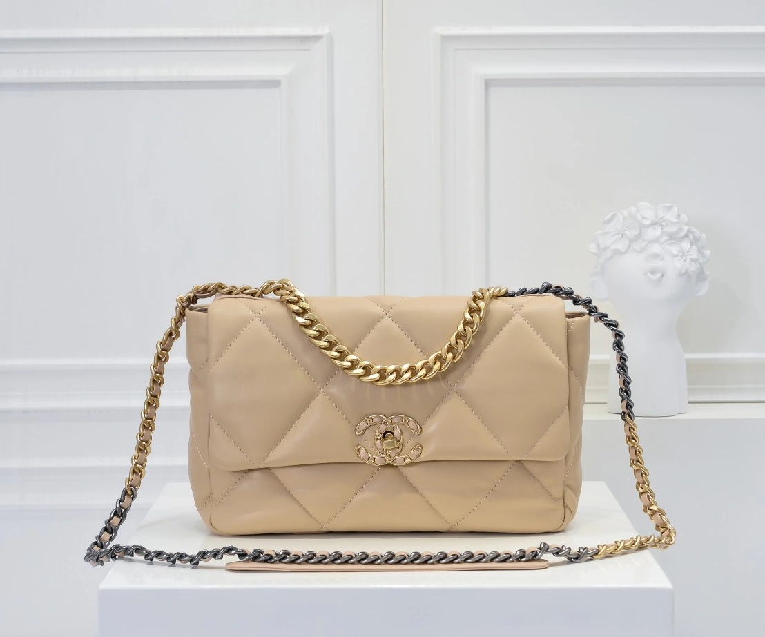 Chanel AAA Quality Messenger Bags Unique 3608