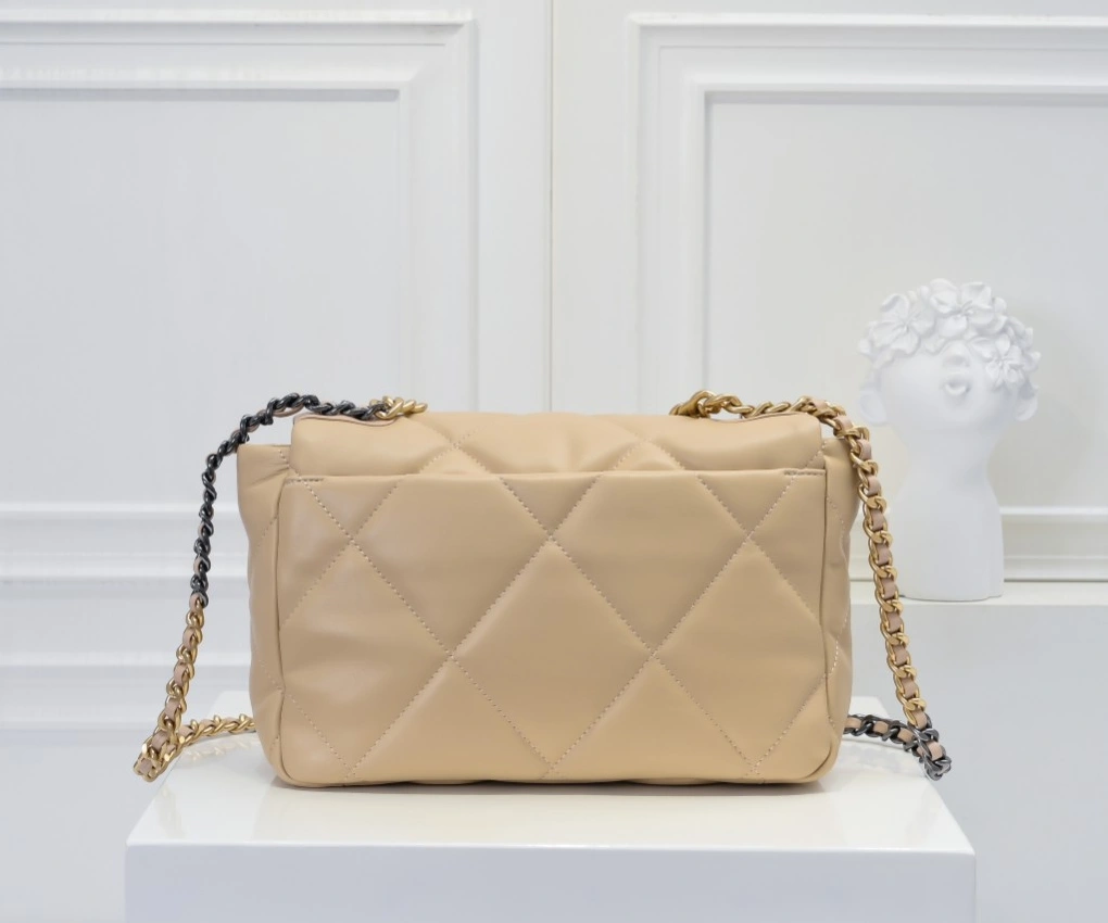 Chanel AAA Quality Messenger Bags Unique 3608