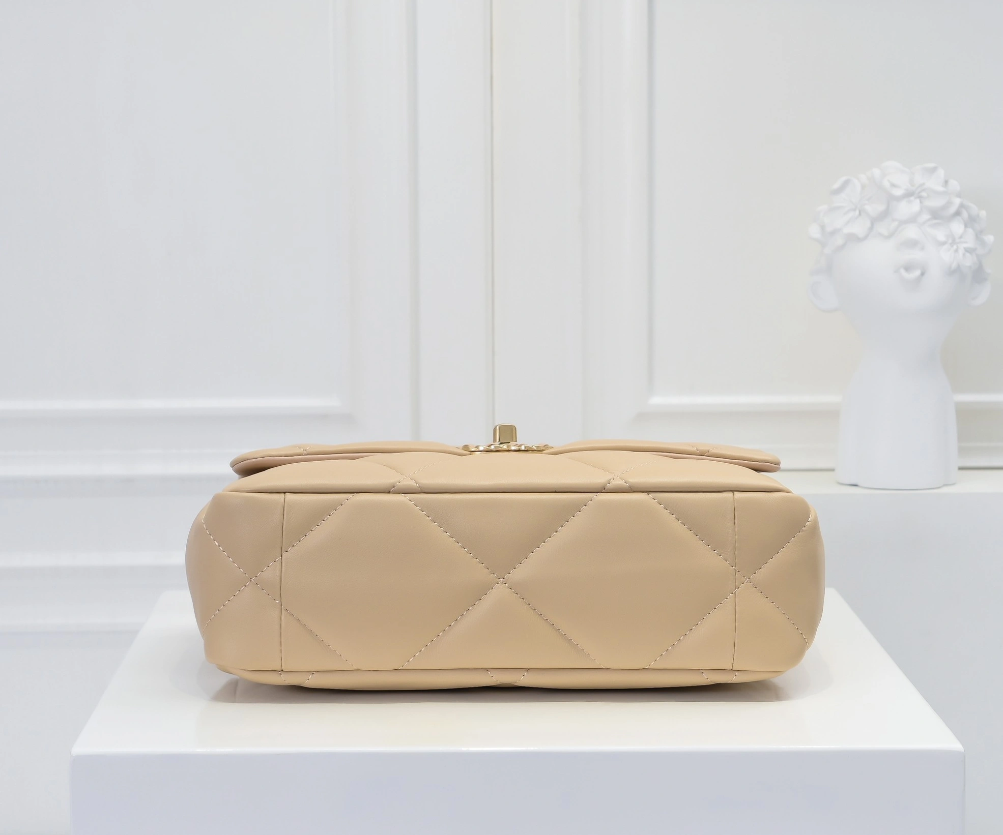 Chanel AAA Quality Messenger Bags Unique 3608