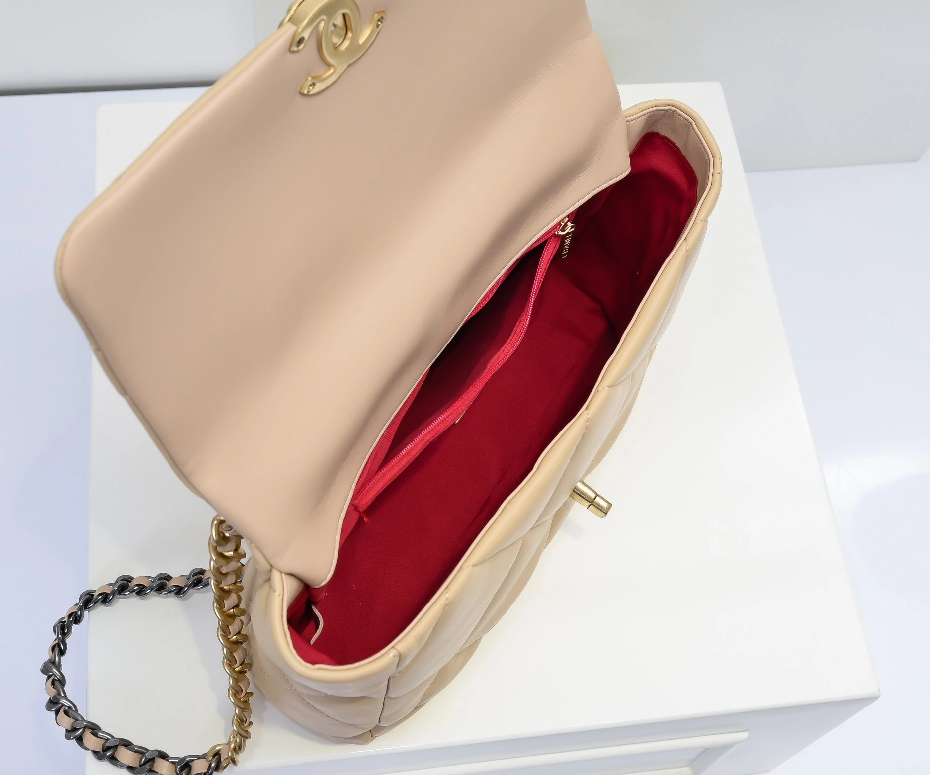 Chanel AAA Quality Messenger Bags Unique 3608