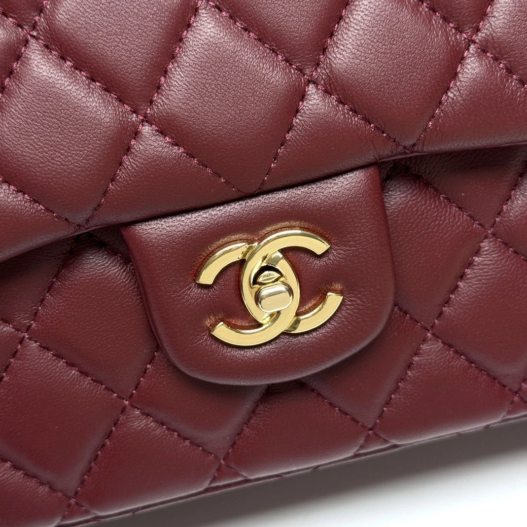 Chanel AAA Quality Shoulder Bags For Women Sleek 9931