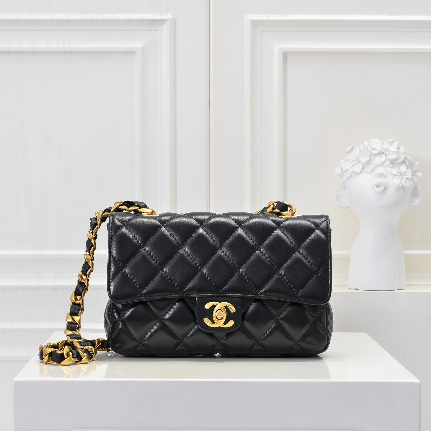 Chanel AAA Quality Shoulder Bags For Women StreetReady 6313