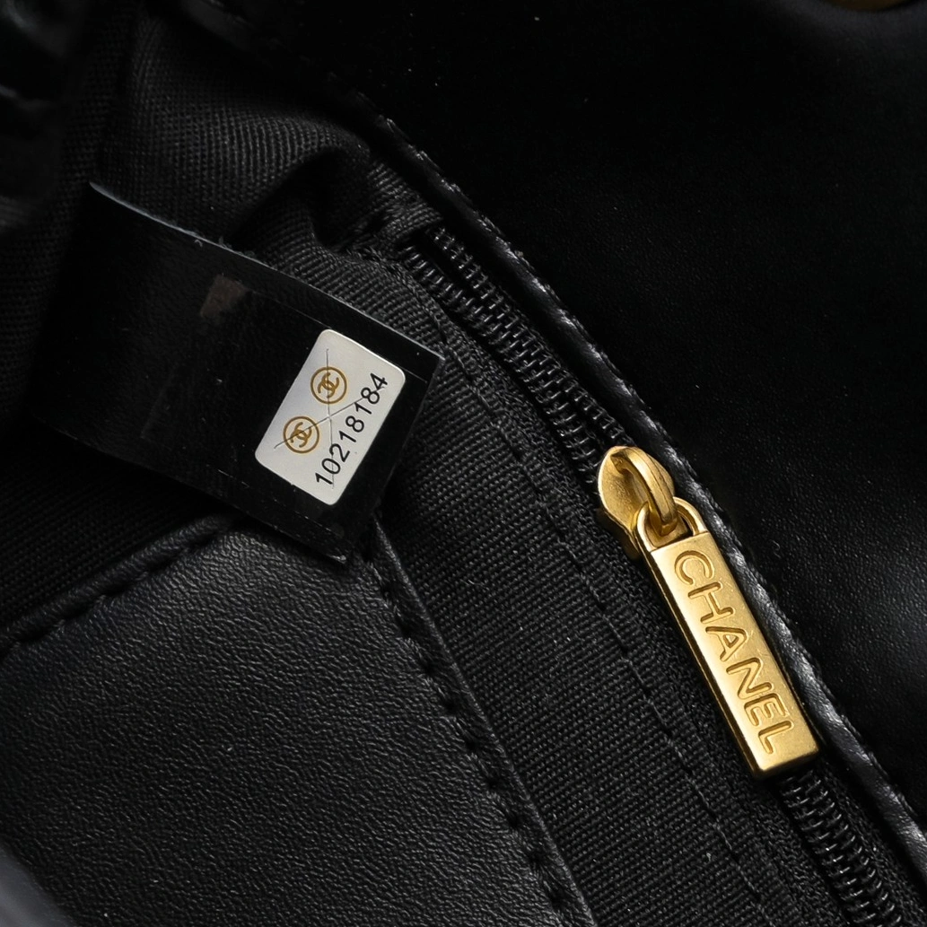 Chanel AAA Quality Shoulder Bags For Women StreetReady 6313