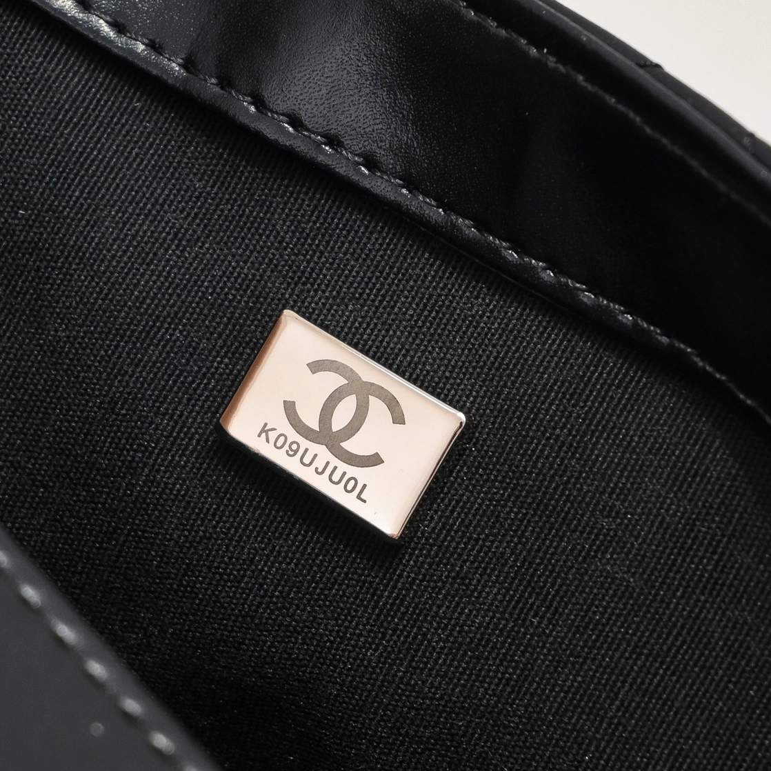 Chanel AAA Quality Shoulder Bags For Women StreetReady 6313