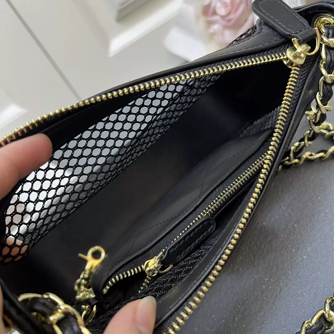 Chanel AAA Quality Shoulder Bags For Women Vibrant 5652