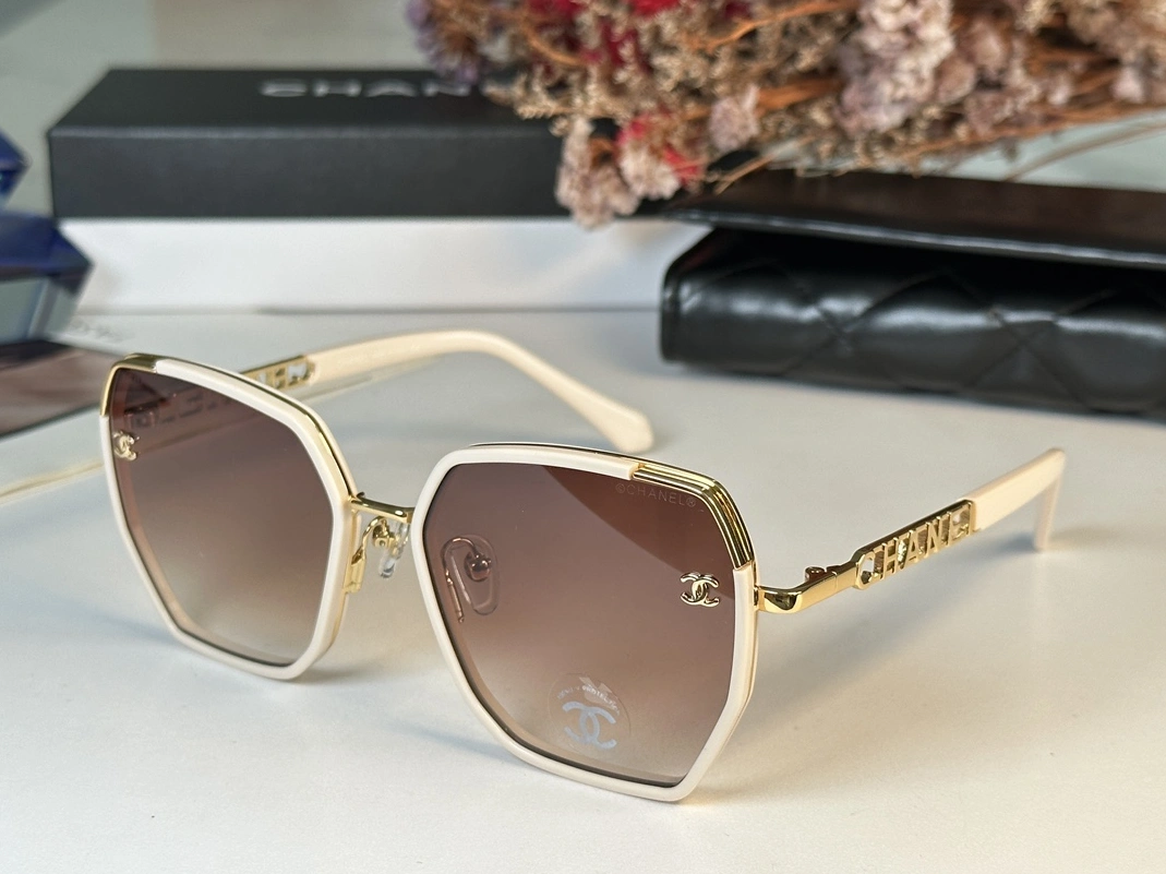 Chanel AAA Quality Sunglasses Bright 285