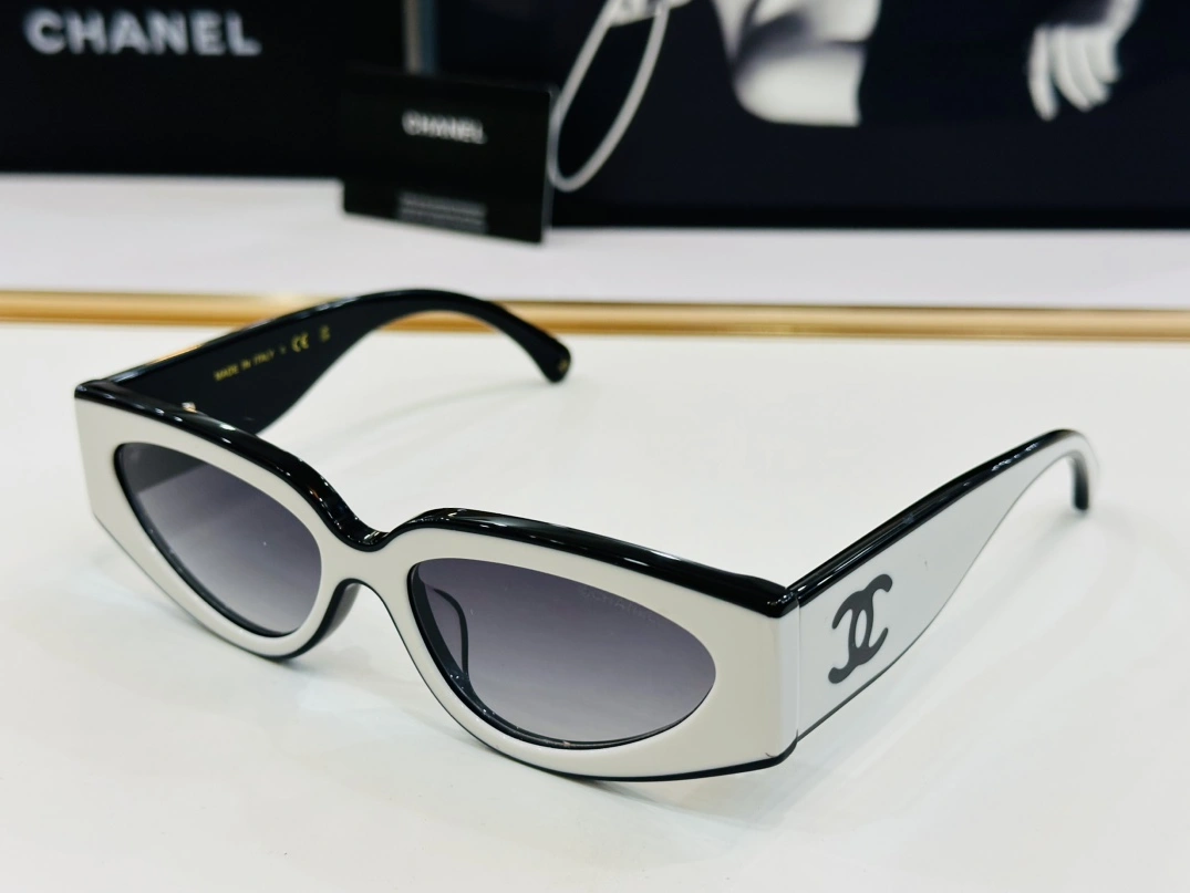 Chanel AAA Quality Sunglasses Bright 5440