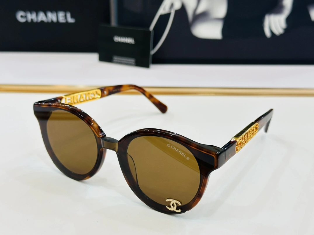Chanel AAA Quality Sunglasses Bright 7497