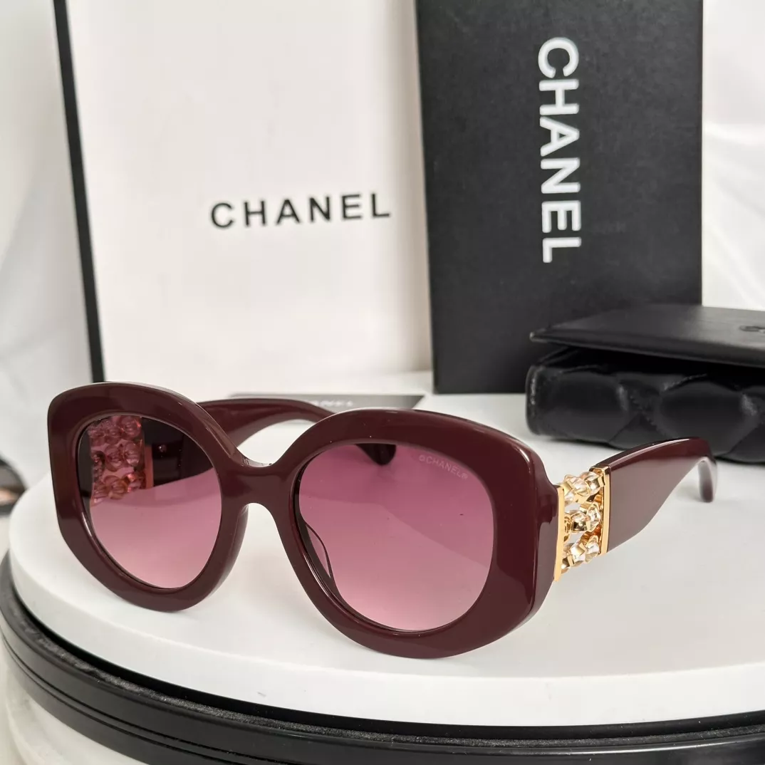 Chanel AAA Quality Sunglasses Bright 8528
