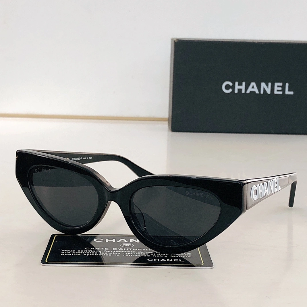 Chanel AAA Quality Sunglasses Classic 8039