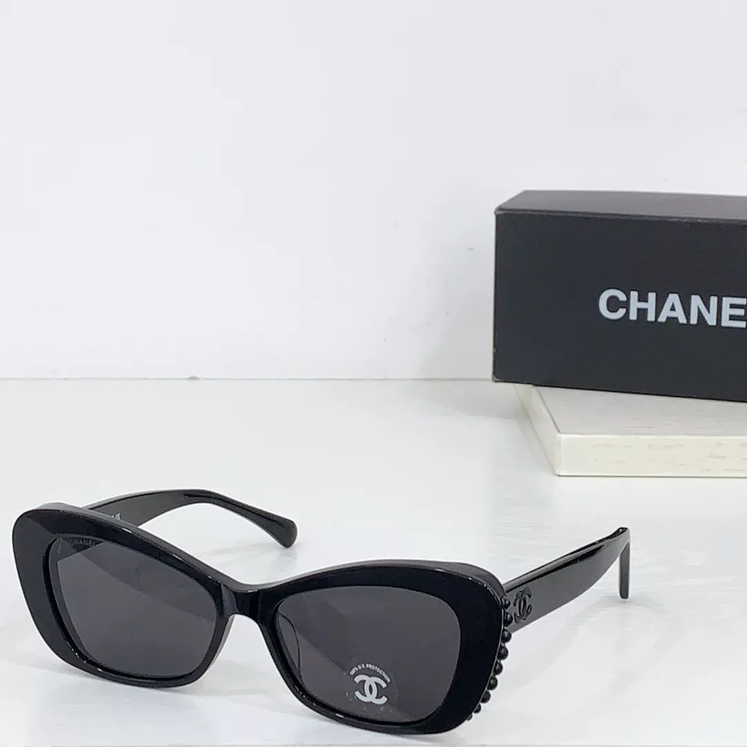 Chanel AAA Quality Sunglasses Compact 2892