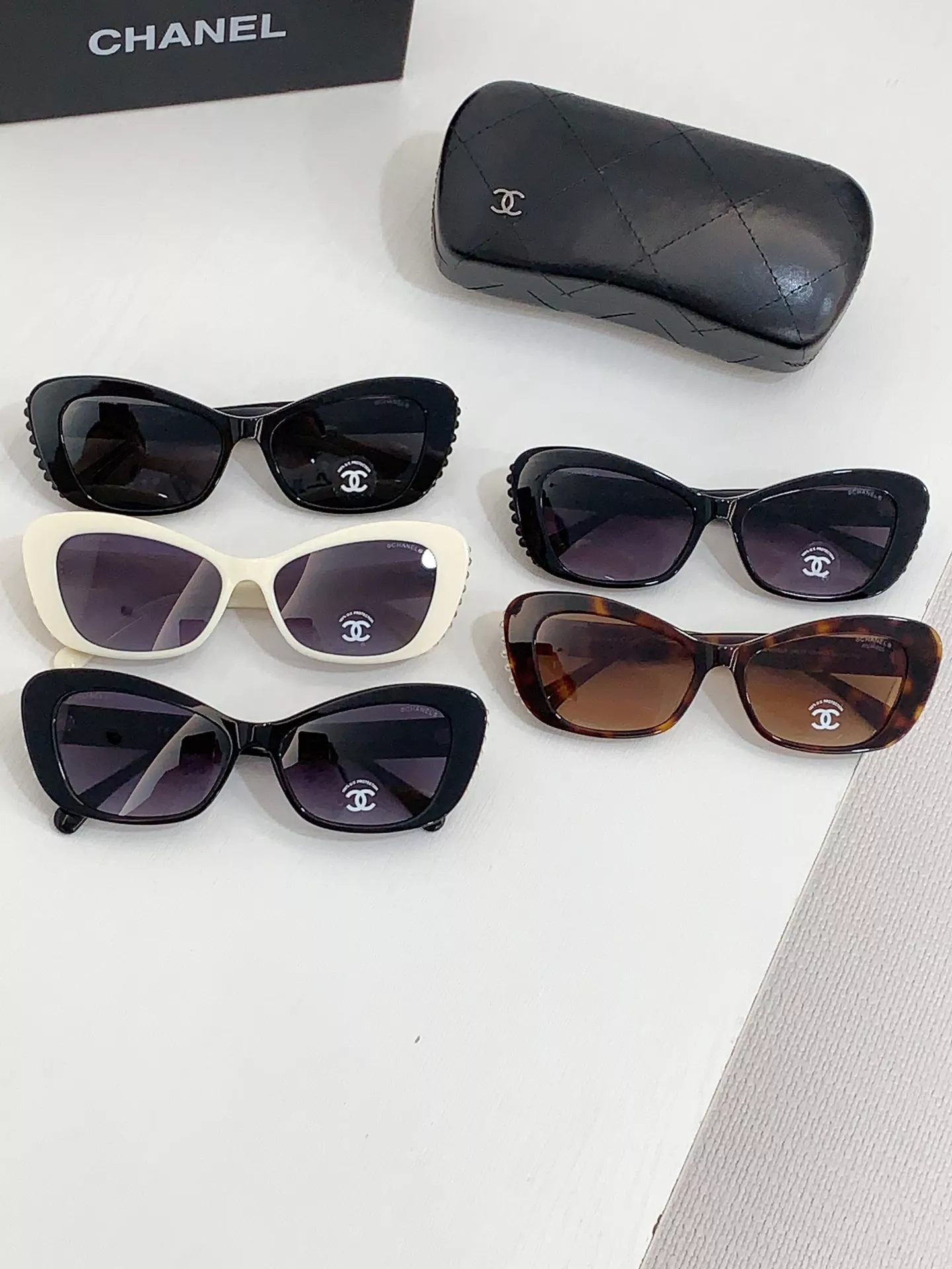 Chanel AAA Quality Sunglasses Compact 2892