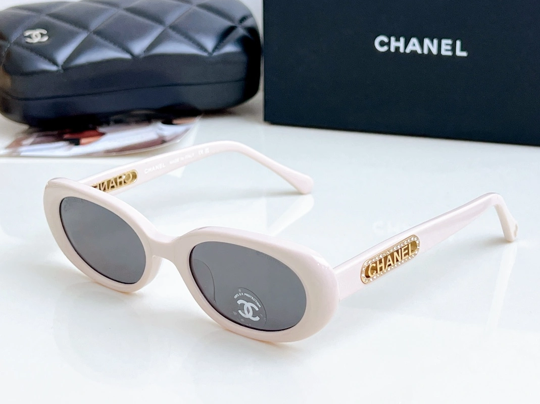 Chanel AAA Quality Sunglasses Fashionable 190