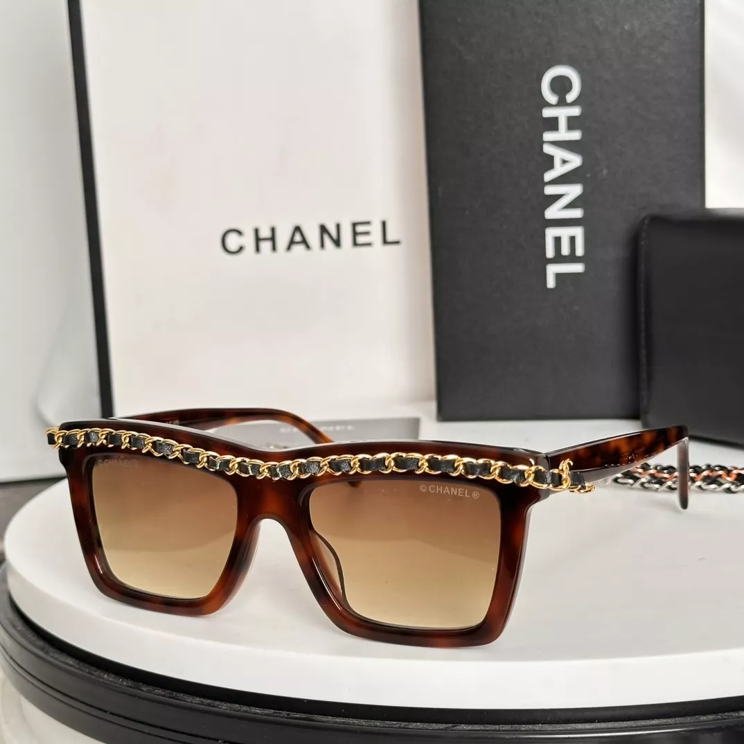 Chanel AAA Quality Sunglasses Minimalist 2926