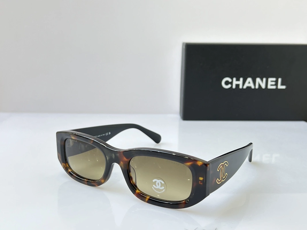 Chanel AAA Quality Sunglasses Minimalist 5015