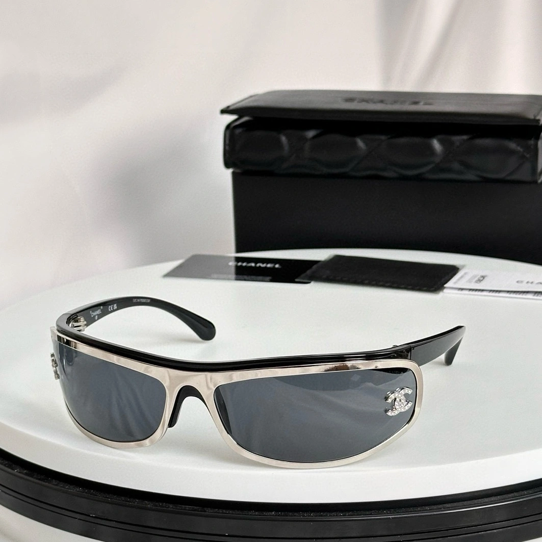 Chanel AAA Quality Sunglasses Modern 207