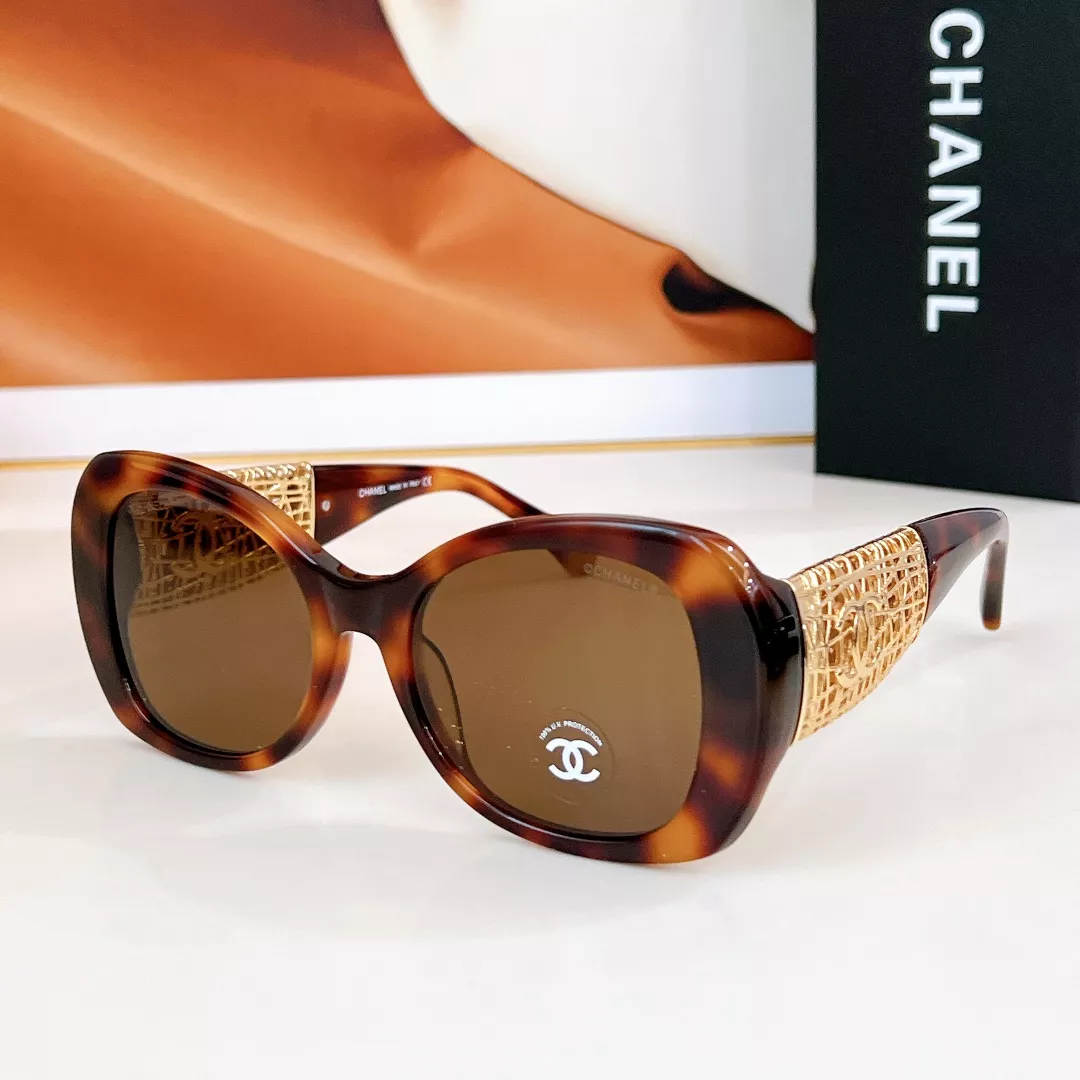 Chanel AAA Quality Sunglasses Practical 7457