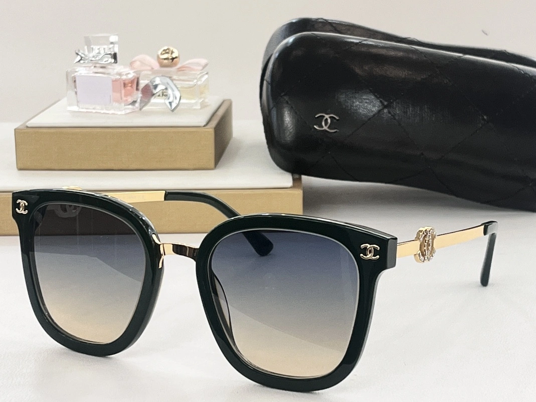 Chanel AAA Quality Sunglasses Reliable 1126