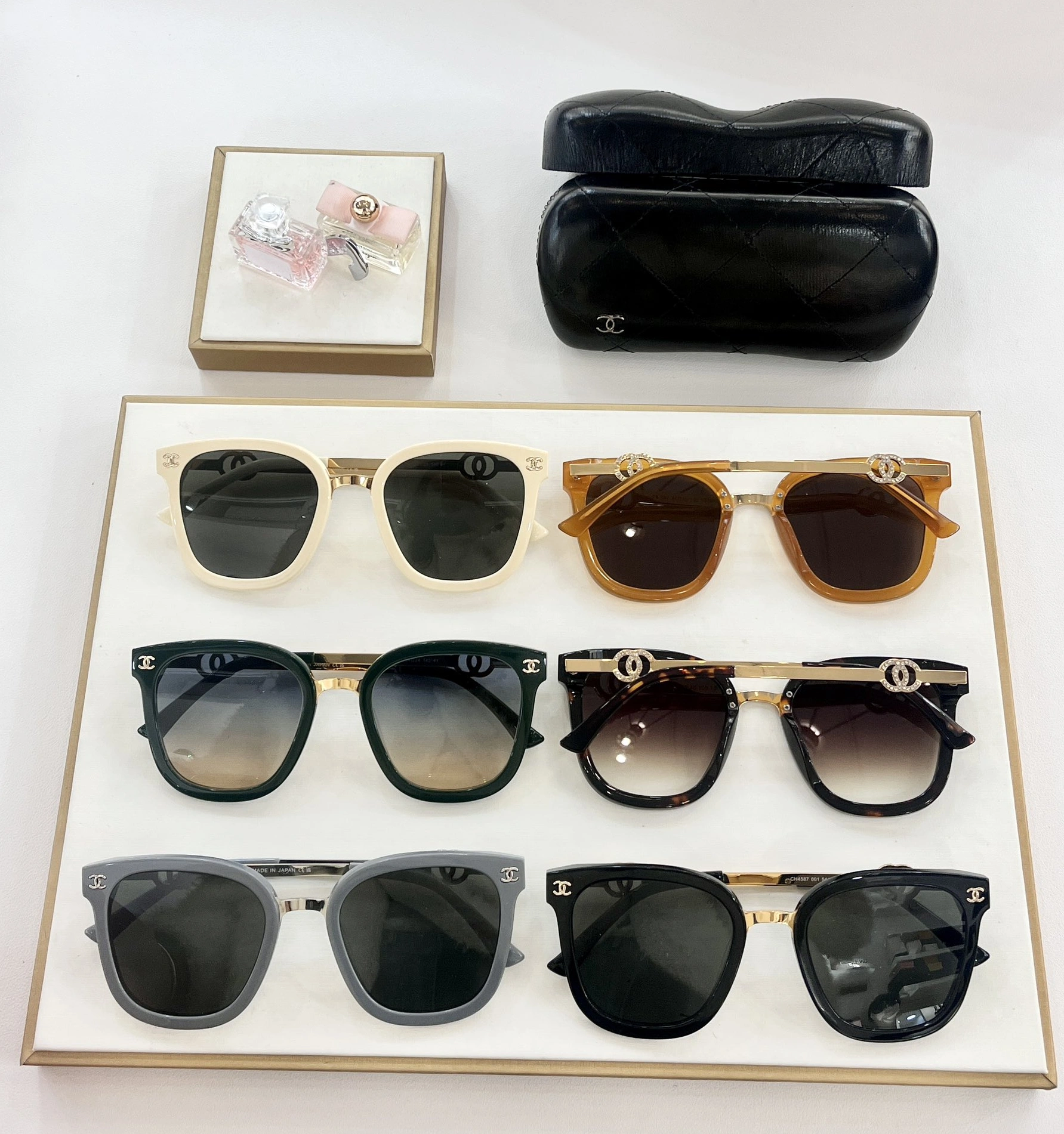 Chanel AAA Quality Sunglasses Reliable 1126