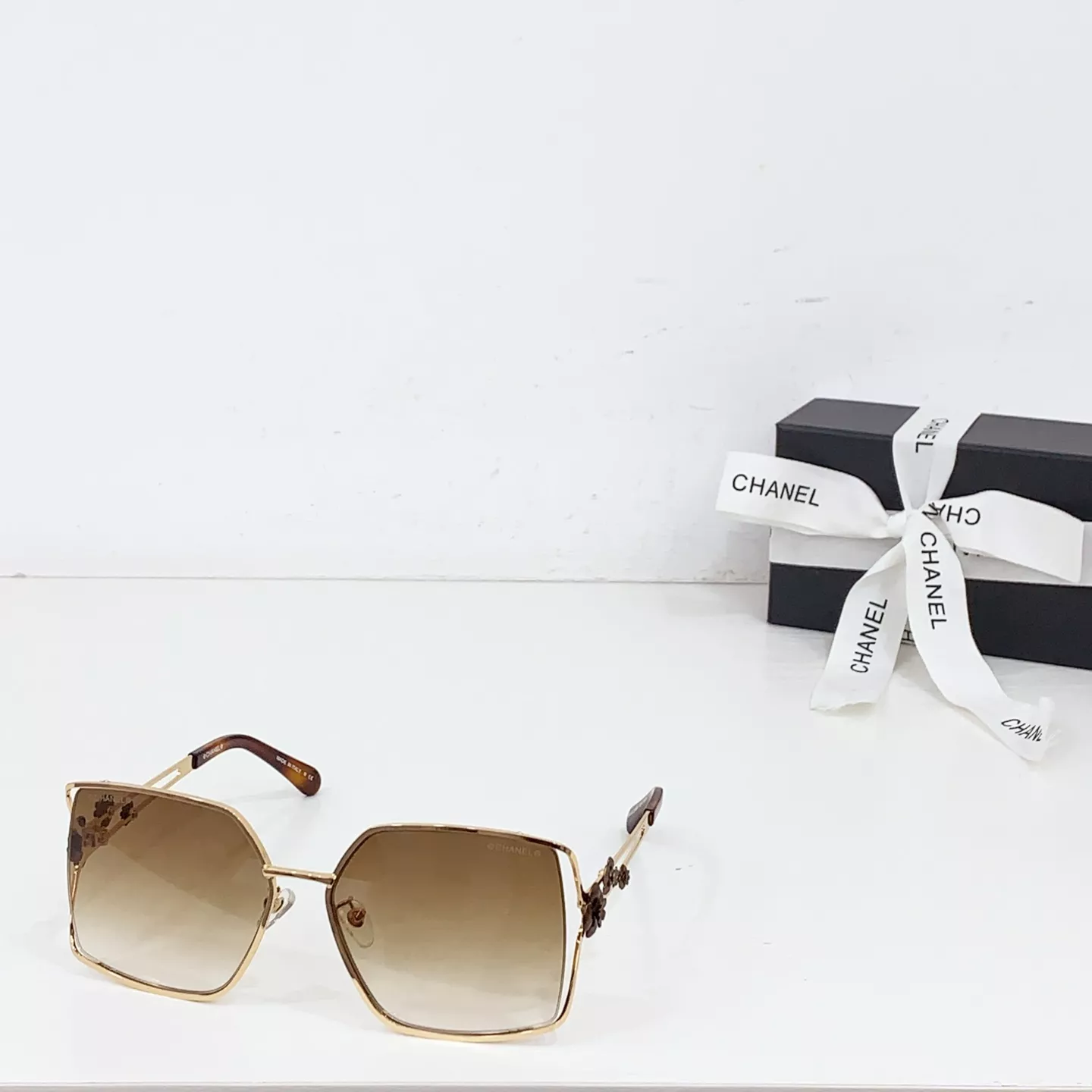 Chanel AAA Quality Sunglasses Sleek 3162