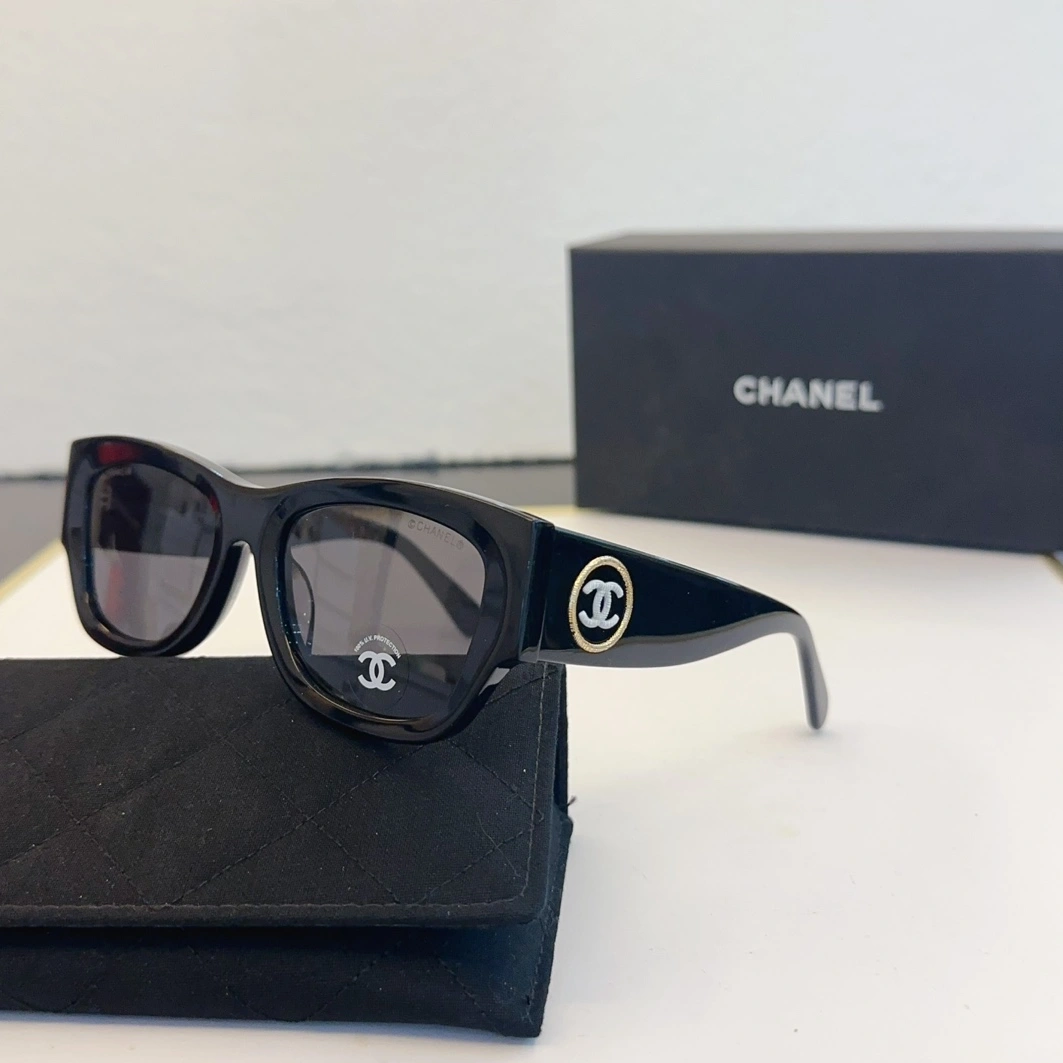 Chanel AAA Quality Sunglasses Stylish 8223