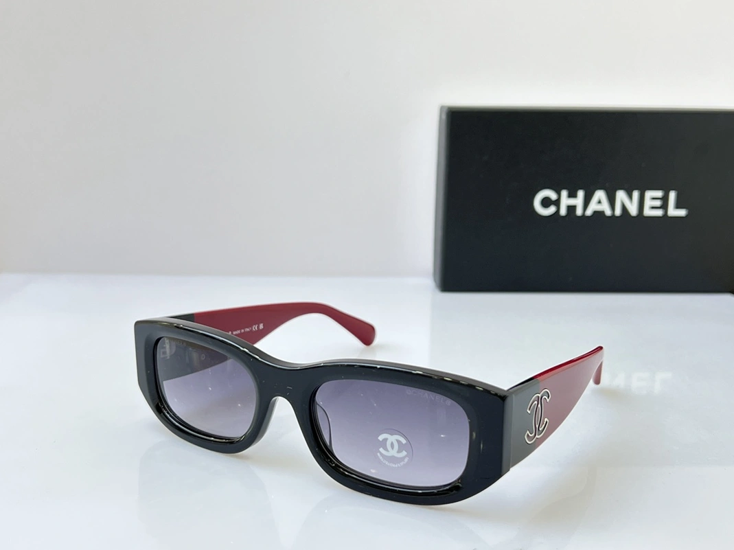 Chanel AAA Quality Sunglasses Trendsetting 3983