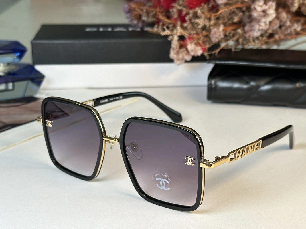 Chanel AAA Quality Sunglasses Trendsetting 8717