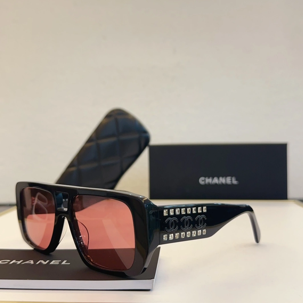 Chanel AAA Quality Sunglasses Unique 8429