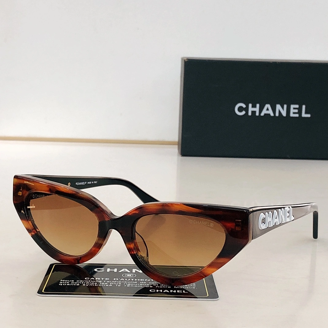 Chanel AAA Quality Sunglasses Unique 9583