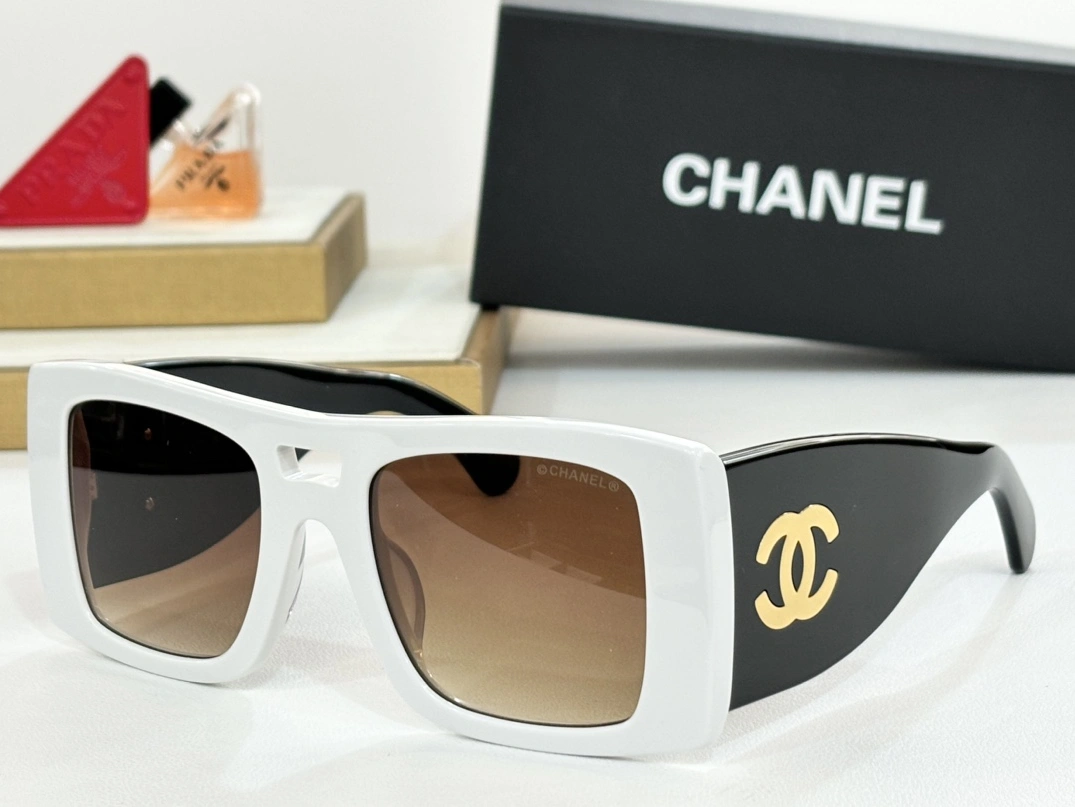 Chanel AAA Quality Sunglasses Versatile 8480