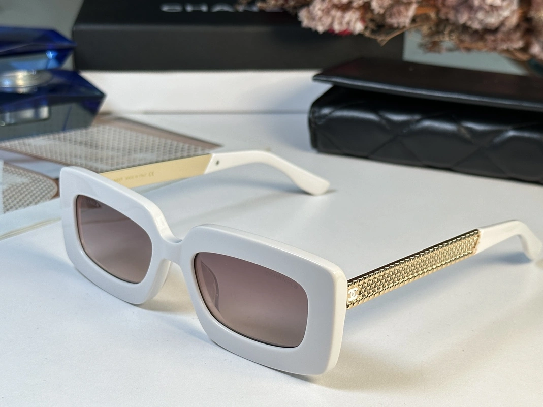 Chanel AAA Quality Sunglasses Vibrant 5493