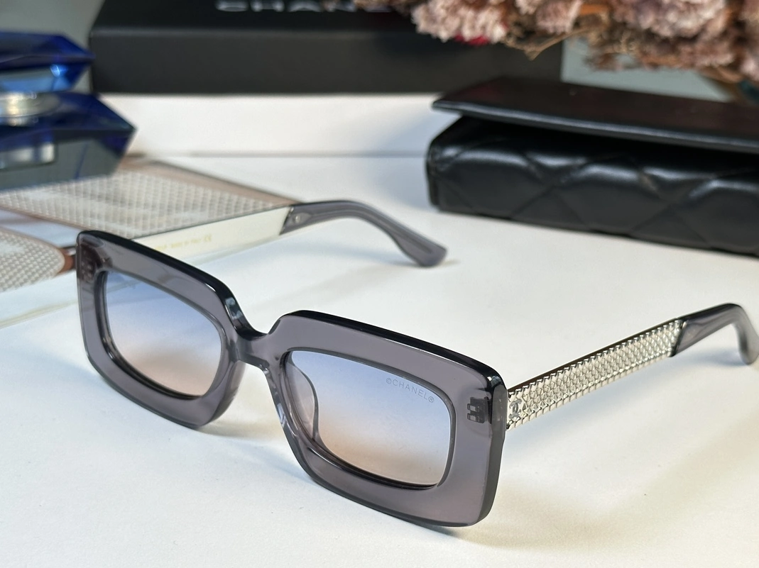 Chanel AAA Quality Sunglasses WellDesigned 5825