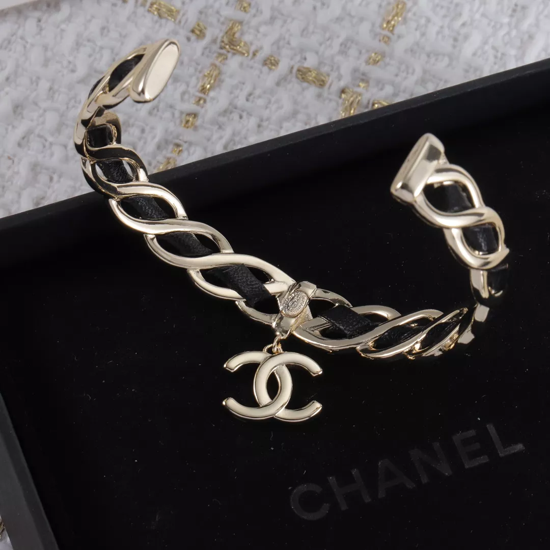 Chanel Bracelets Cozy 528