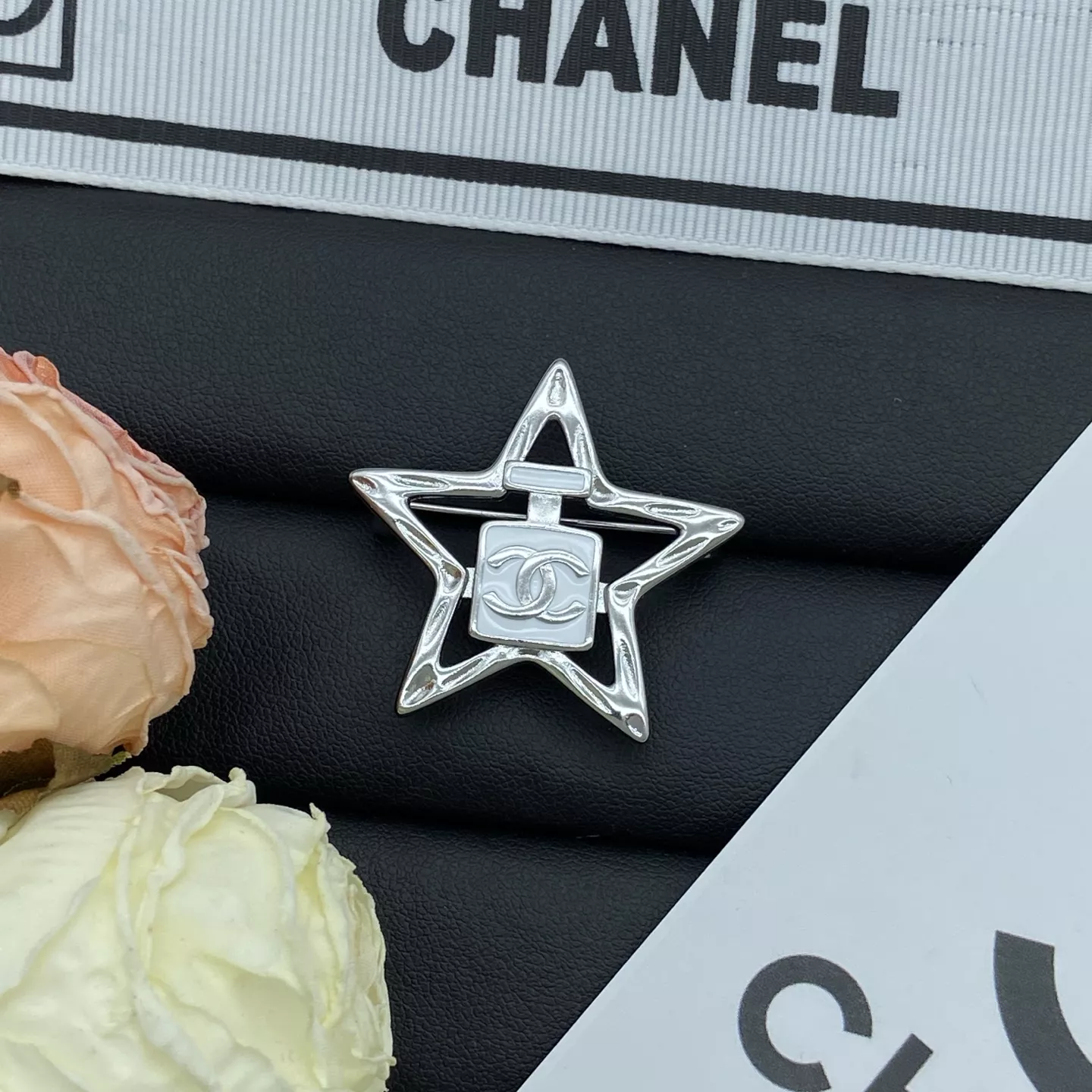 Chanel Brooches For Women Affordable 4364