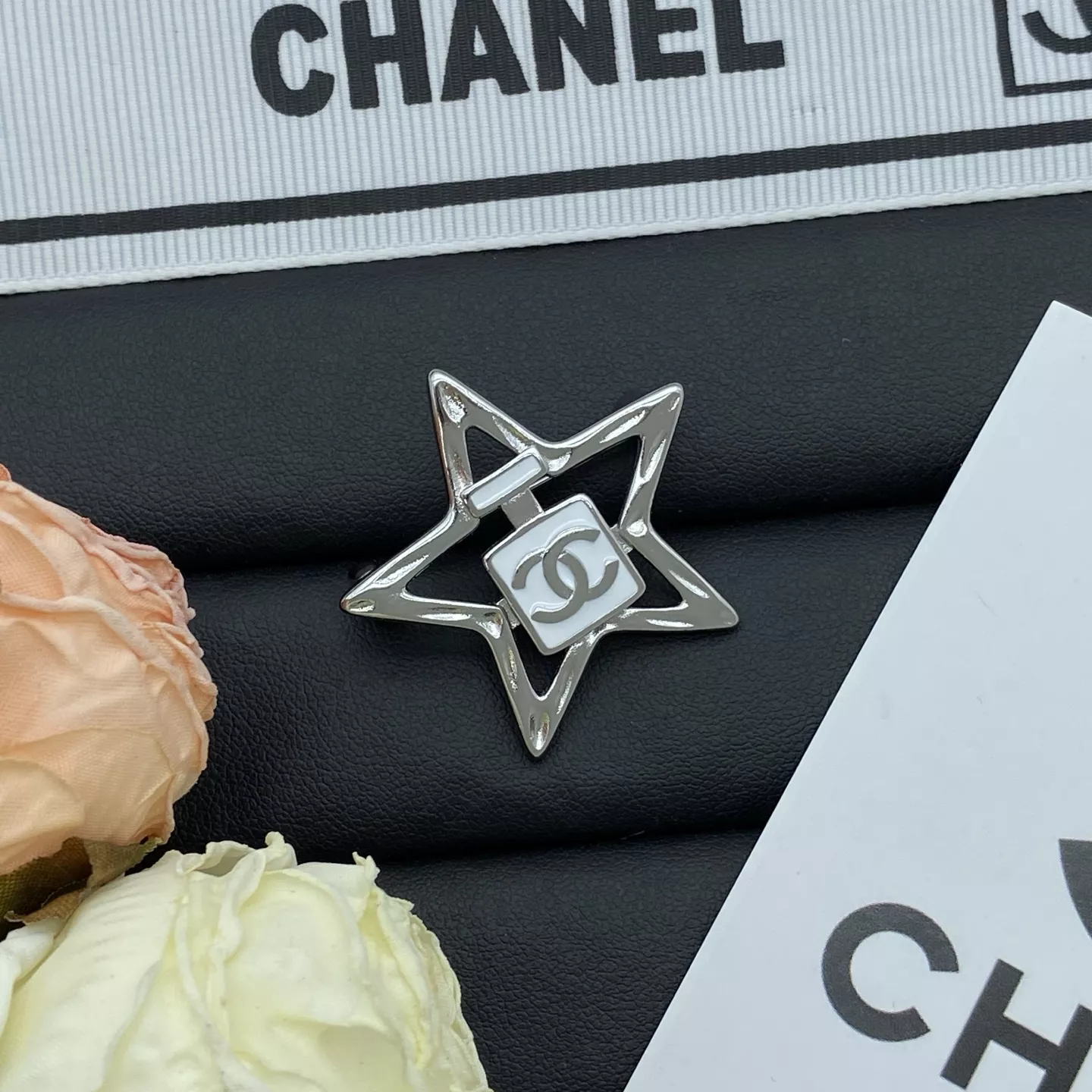 Chanel Brooches For Women Affordable 4364