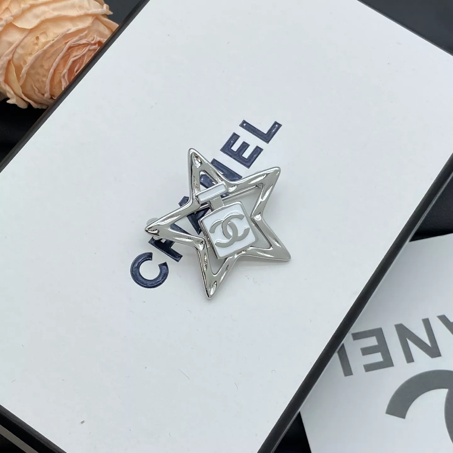 Chanel Brooches For Women Affordable 4364