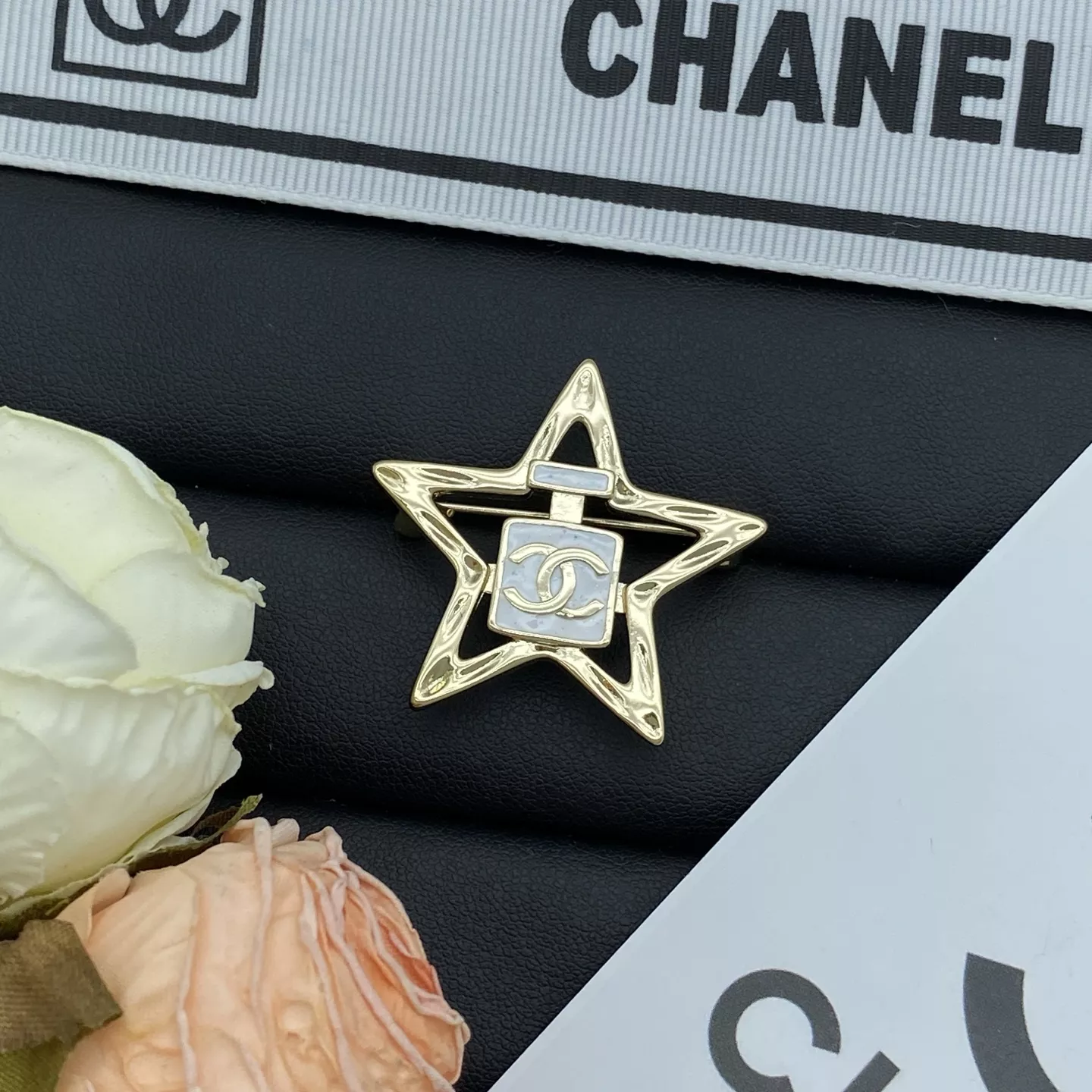 Chanel Brooches For Women AllSeason 2637