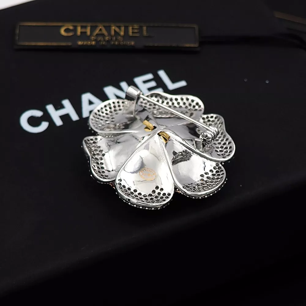 Chanel Brooches For Women Bold 8296