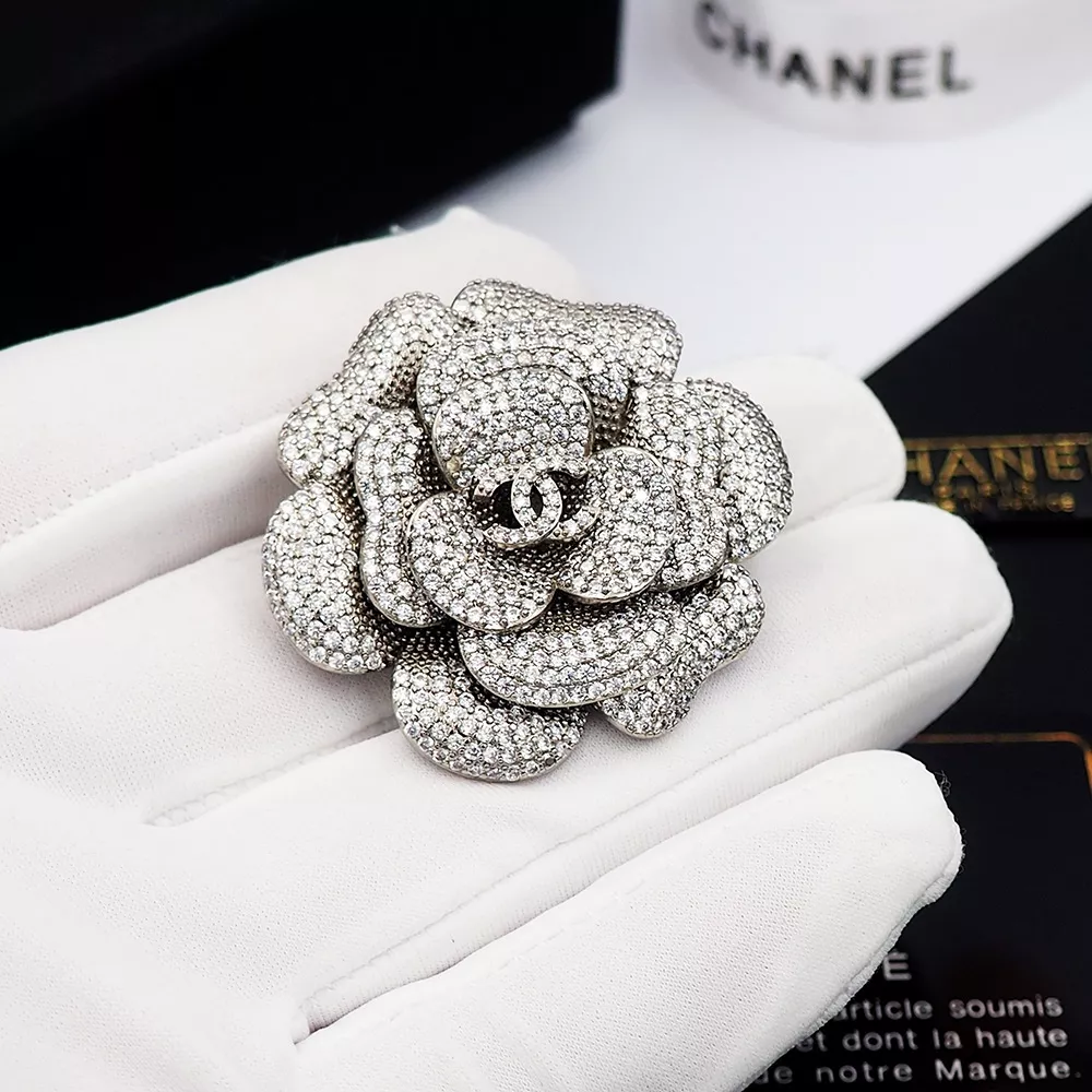 Chanel Brooches For Women Bold 8296