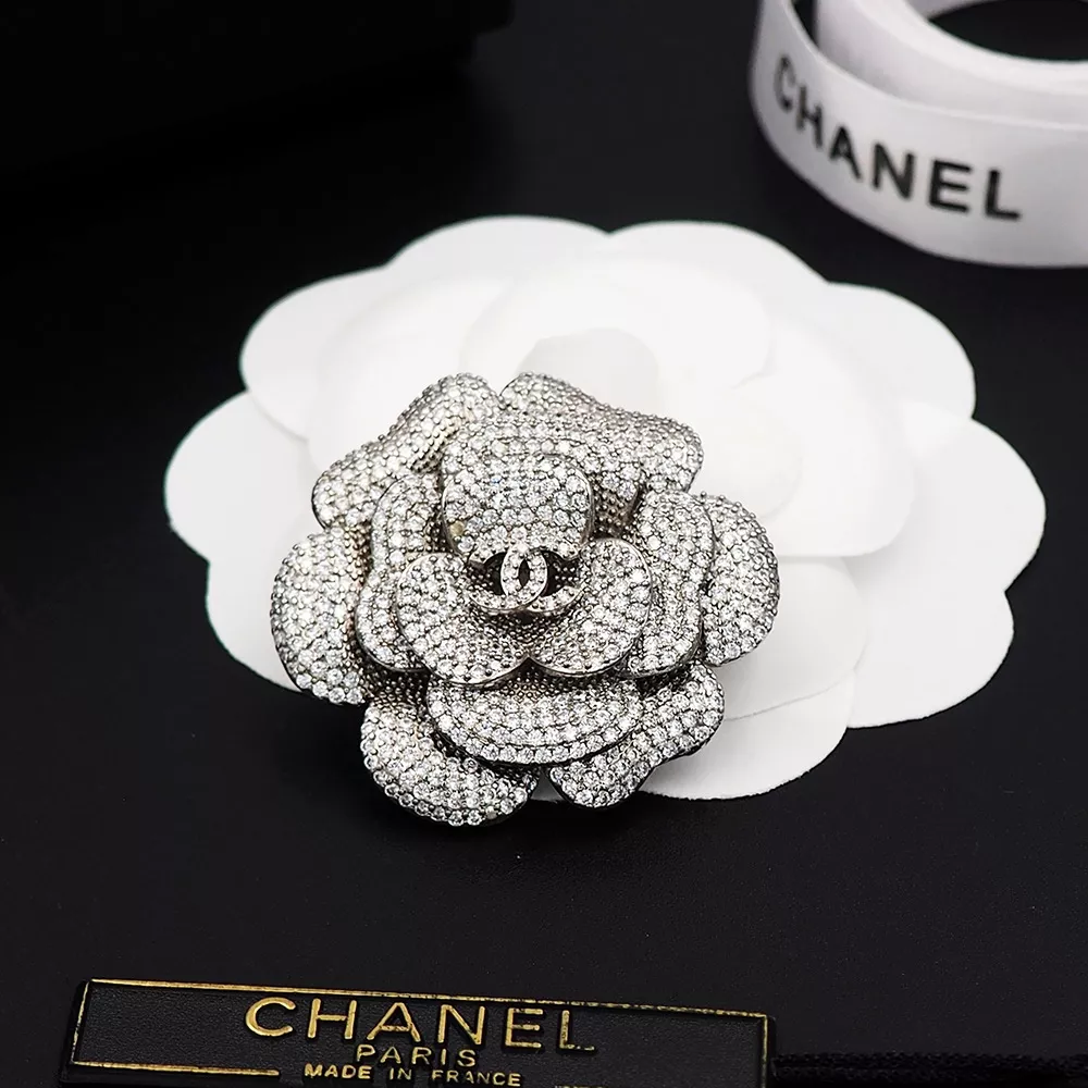 Chanel Brooches For Women Bold 8296